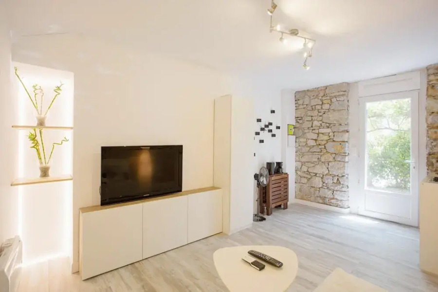 GregBnb - Mur en pierre - Terrasse + parking privé