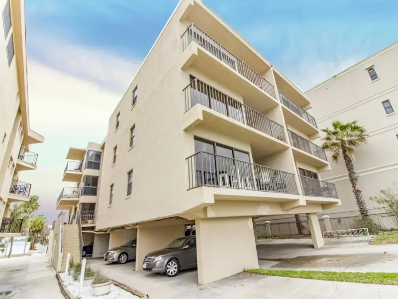 Beachcomber 301 2 Br condo by RedAwning