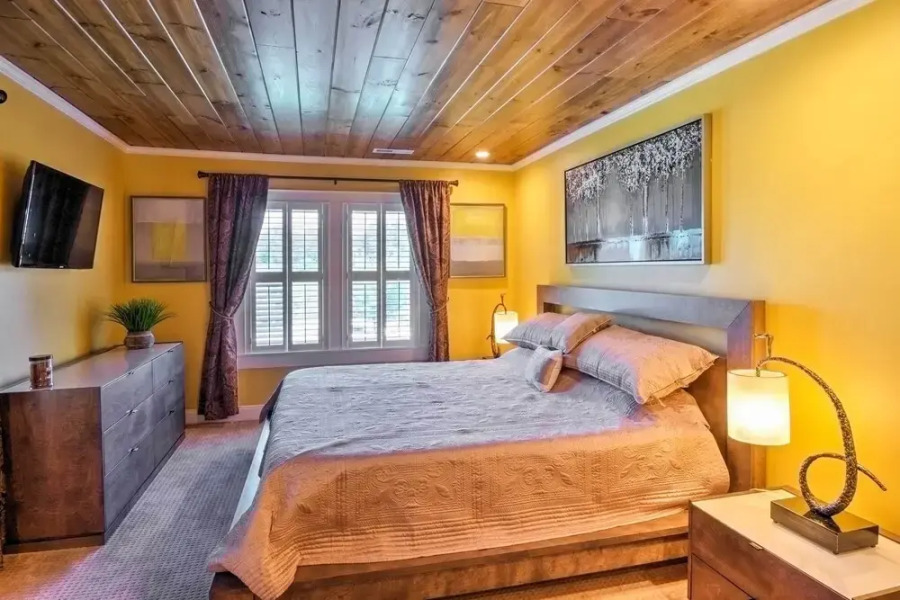 Lovely Cottage w/ Sauna & Fire Pit Near Asheville!