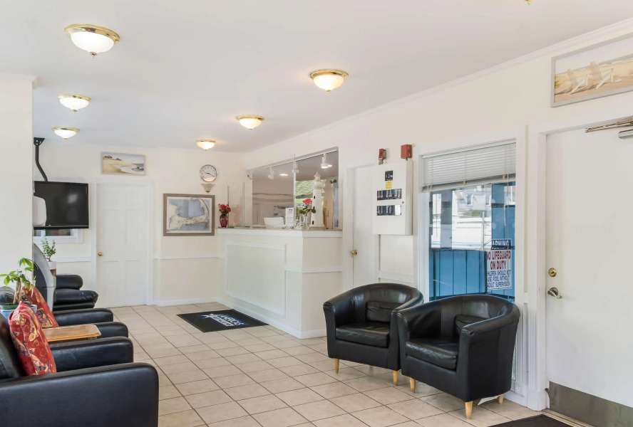 Americas Best Value Inn & Suites Hyannis Cape Cod