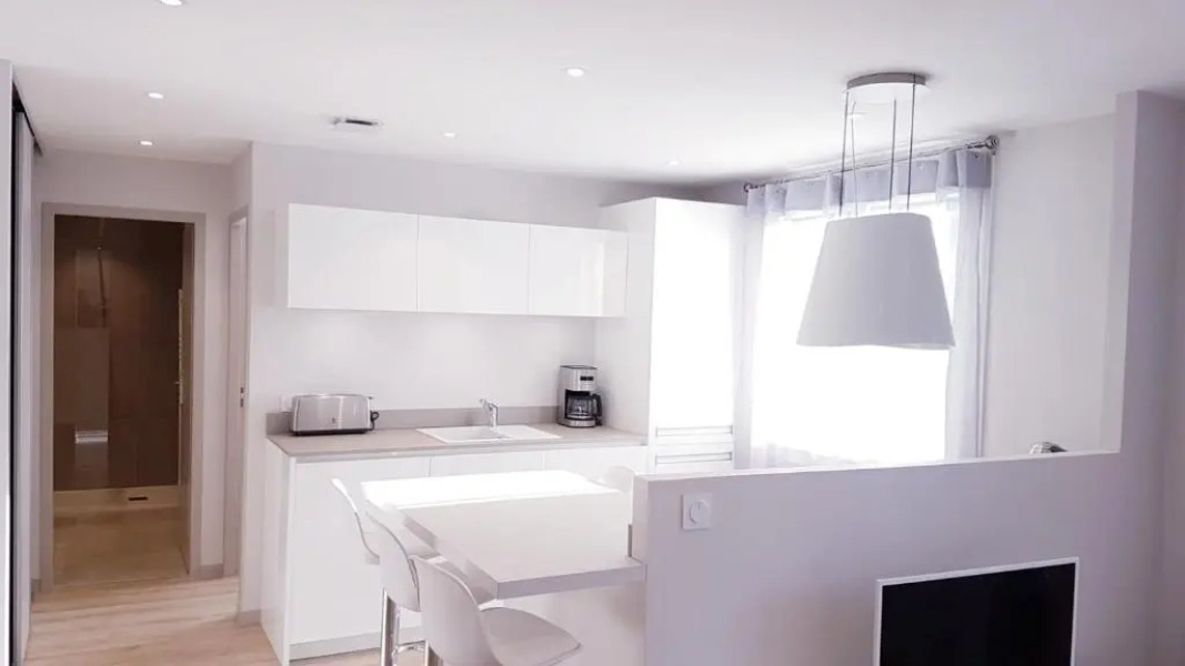 Le White Cosy à 5 minutes du Lac avec parking privatif gratuit