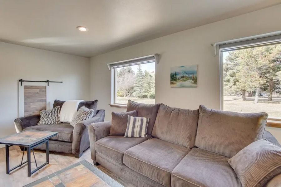 Charming Cle Elum Home w/ Patio: 5 Mi to Dtwn!