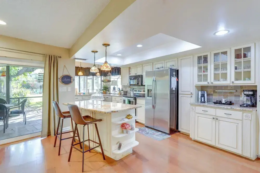 Prime Largo Vacation Rental w/ Lanai & Pool!