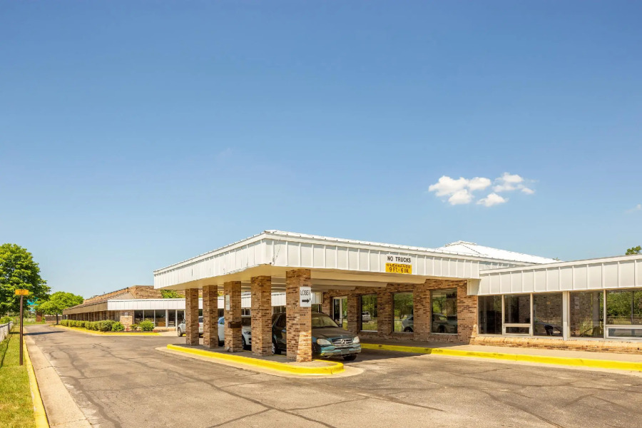 OYO Hotel Mona Lake Muskegon