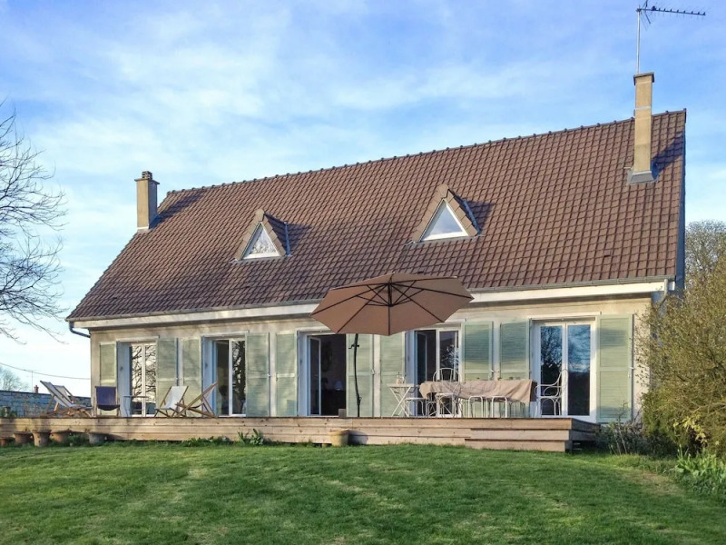 Beautiful Poissy Family Home With 5 Bedrooms, Large Garden and own Pon