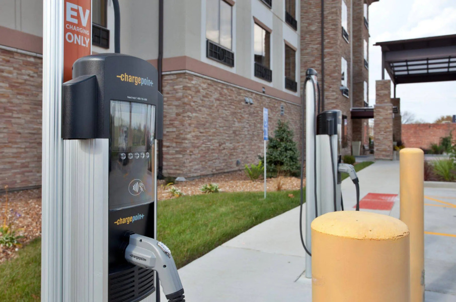 Holiday Inn Express & Suites St Louis Airport by IHG