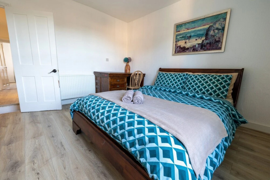 Captivating 4-bed House in Dartford