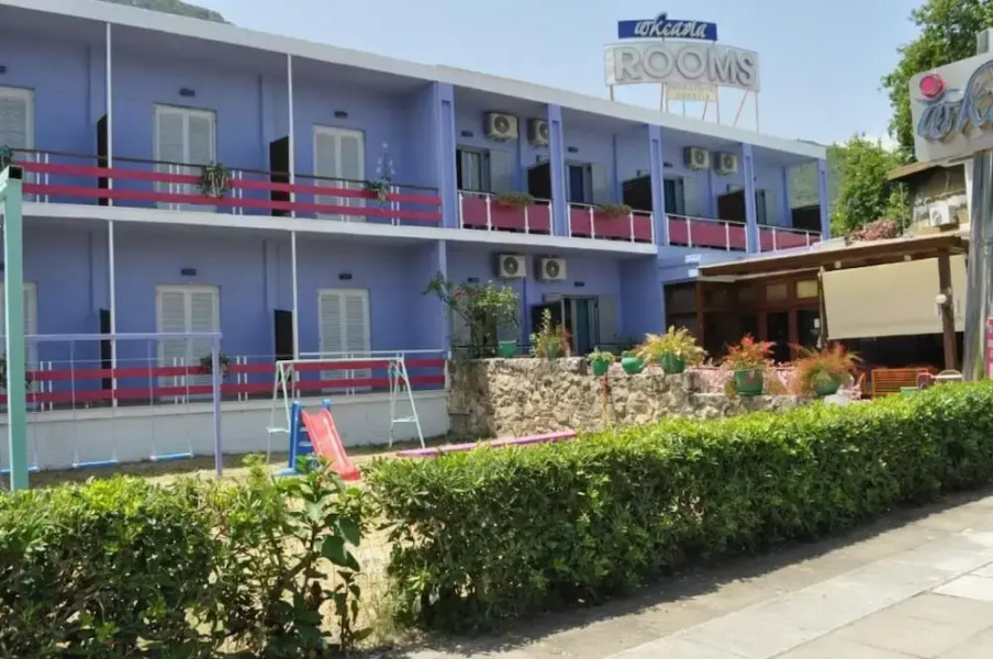 Okeania Seafront Rooms in Kamena Vourla