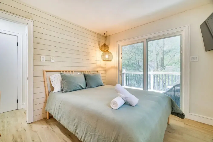 Lake Access, Fire Pit & Game Room: Poconos Gem