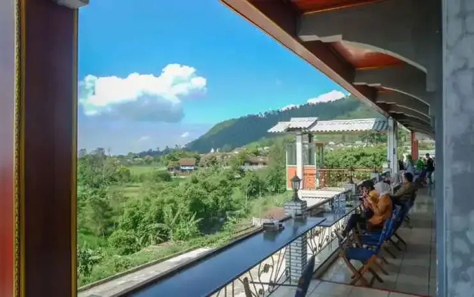 Urbanview Hotel Mountain Palace Kopeng