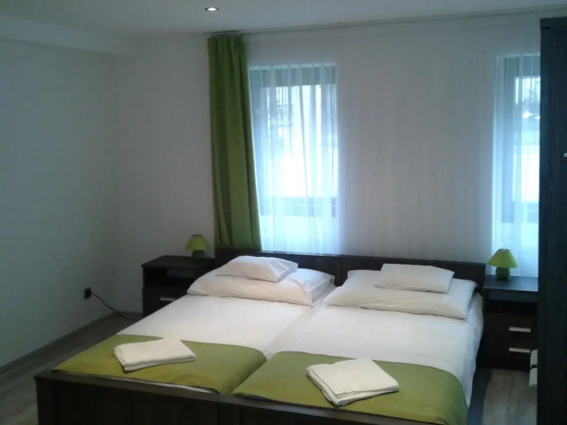 Vén Diófa De Lux Panzió