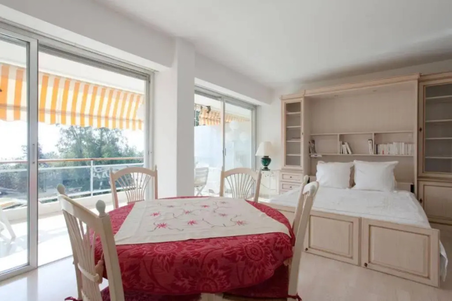 STUDIO STANDING VUE MER 2 PERS. 5 min.CANNES