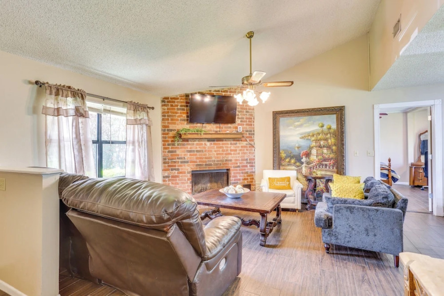 6 Mi to Ellen Trout Zoo: Family Home w/ Yard!