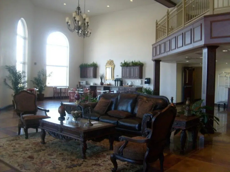 Heritage Inn & Suites