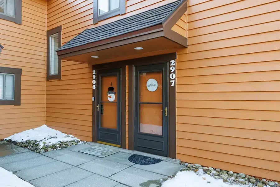 Swiss Mountain 1 Bedroom - Premier Unit with Patio by RedAwning