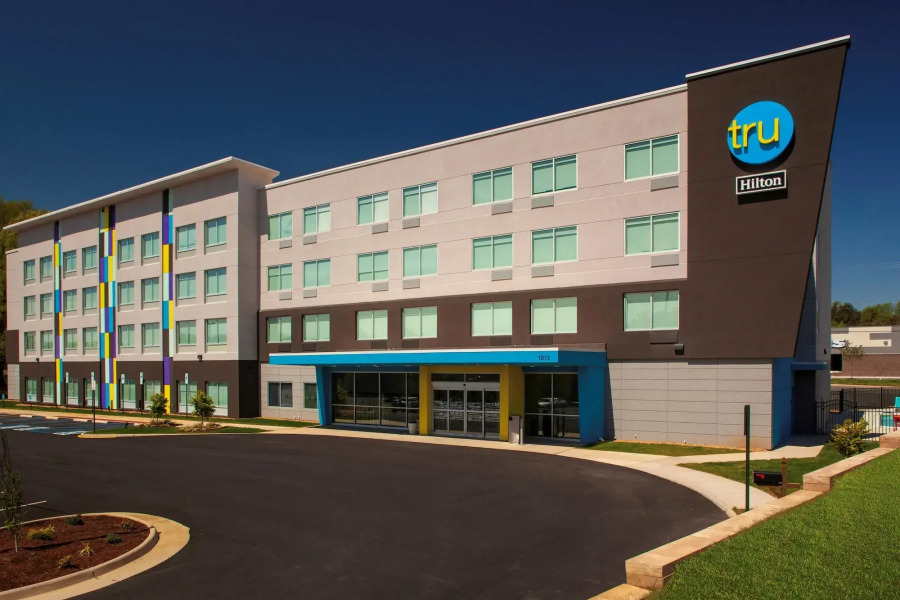 Tru by Hilton Farmville
