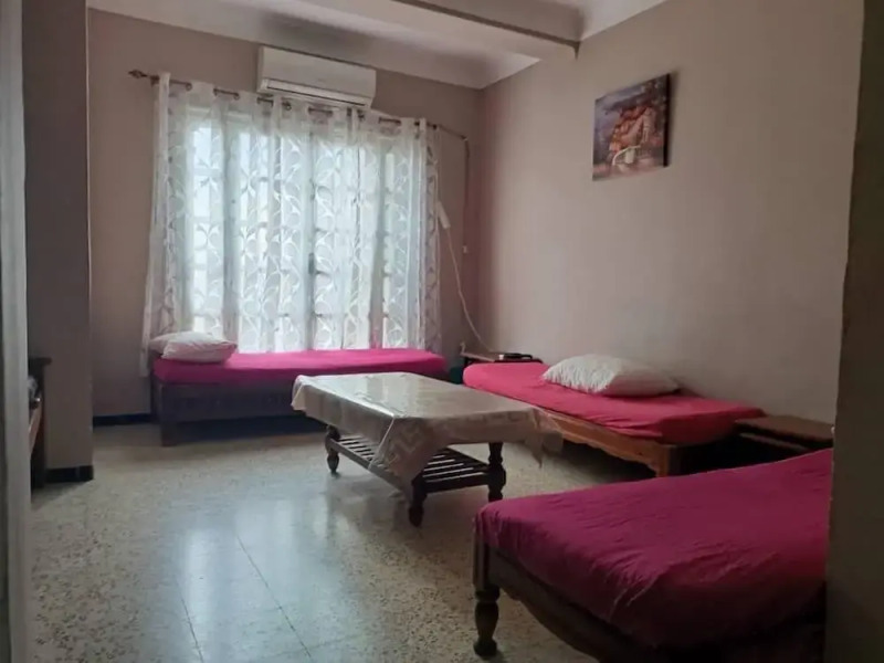 F2 bien équipé en centre-ville de Béjaïa