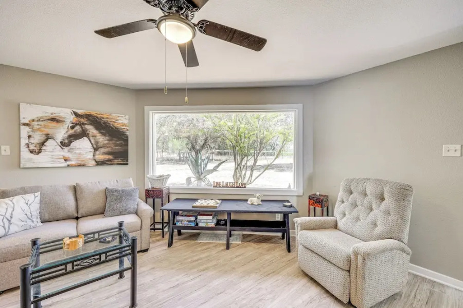 Bandera Carriage House w/ Medina River Access!