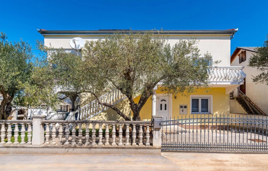 Awesome Apartment in Karin Gornji With Wifi and 2 Bedrooms