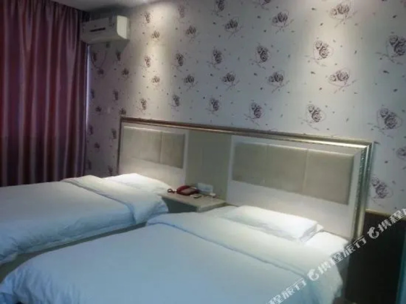 Sihai Yijia Hotel (Huazhong Guangcai Market Tianrun Auto City)