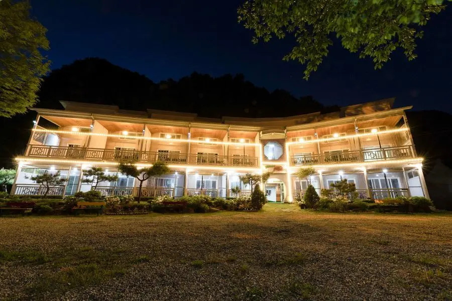 Pocheon Jayeongwasaramdel Pension