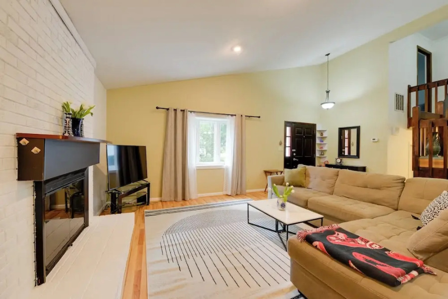 Cozy Cary Abode ~ 10 Mi to Downtown Raleigh!