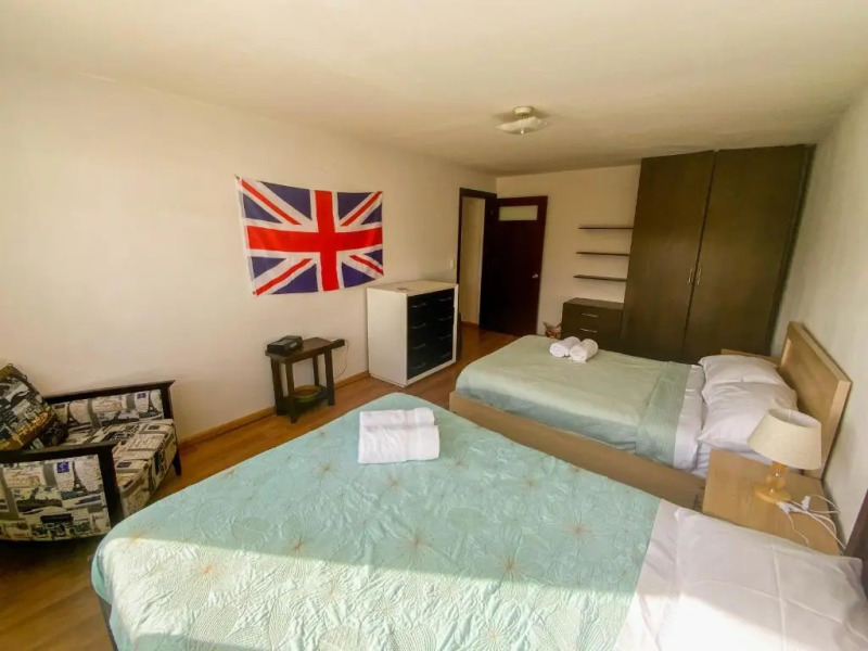 King Bed, Familiar Duplex, Vista al Río, Enormes Habitaciones, Parking, GYM & PISCINA!