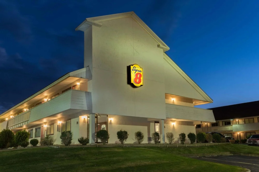 Super 8 Strongsville