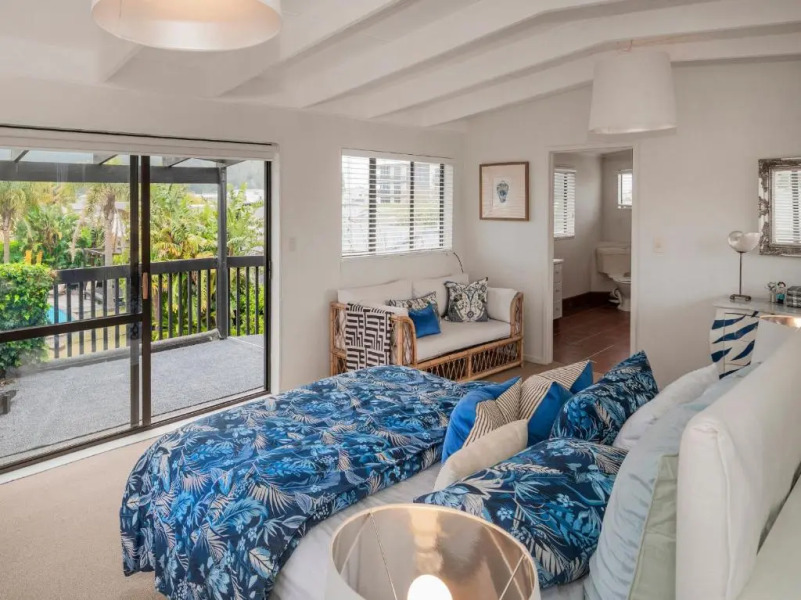 Poolside Paradise - Whangamata Holiday Home
