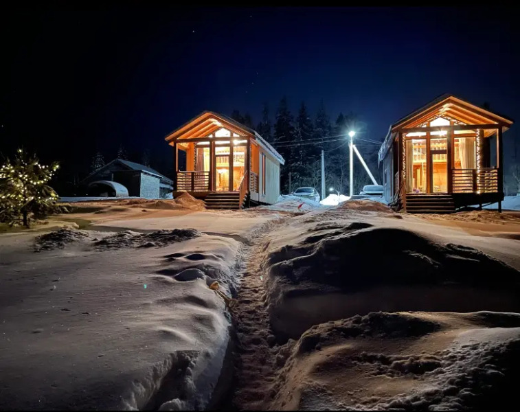 Черный домик