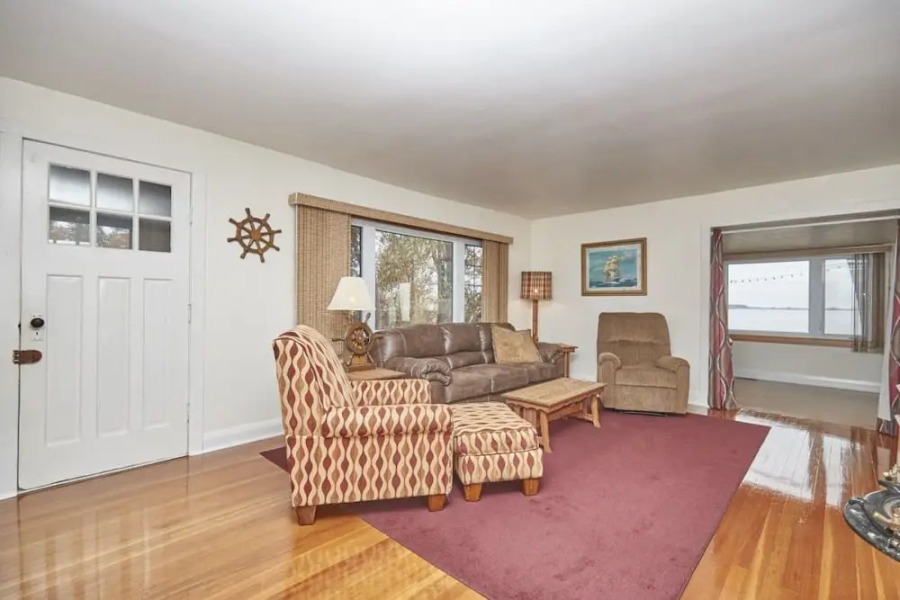 Exclusive Waterfront Beach House Retreat