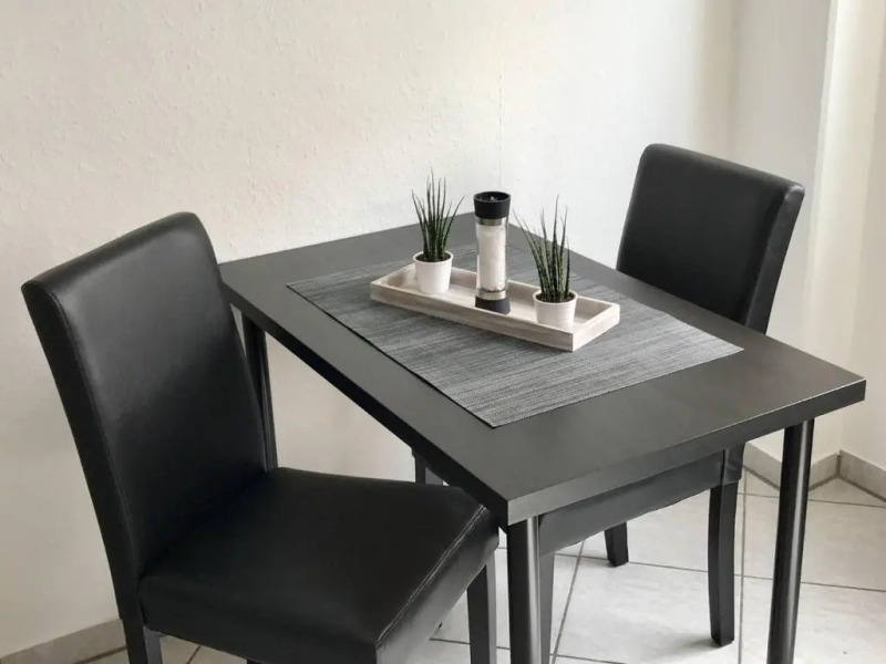 Schöne, neue Ferienwohnung am Rhein und mit Balkon