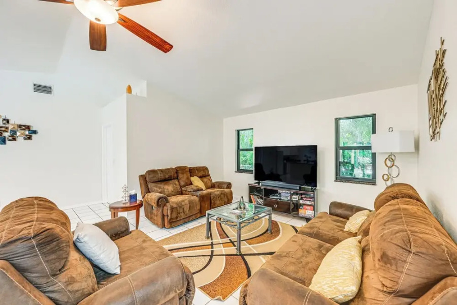Lovely Naples Home: Backyard Oasis w/ Pool!