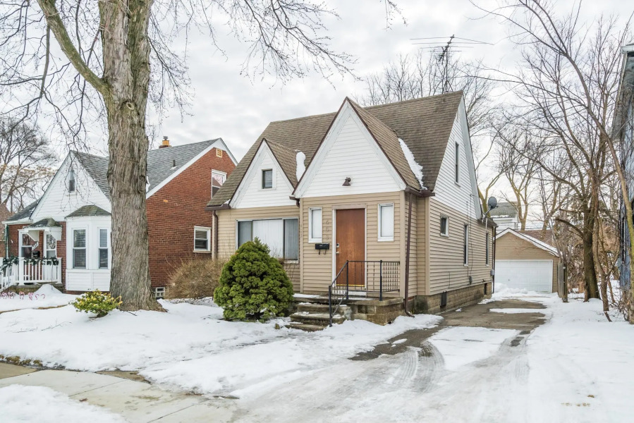 Shiny and comfortable Oakland House