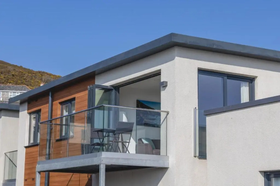 12 Putsborough - luxury flat, 4 minutes to Woolacombe beach with shared indoor pool.