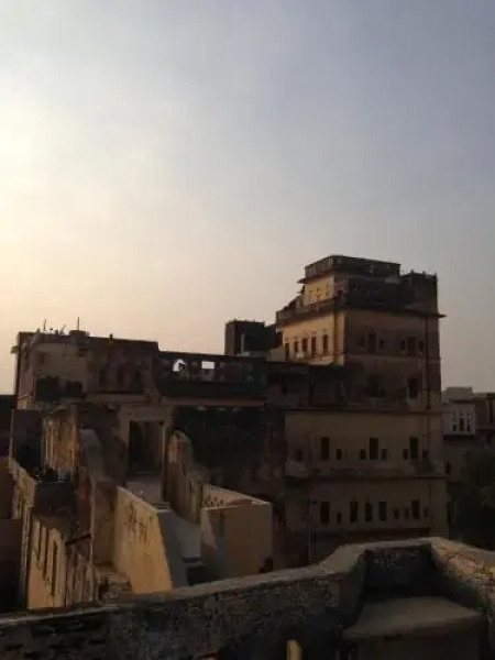 Narayan Niwas Castle