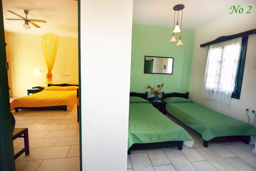 Studios Vrettos Beachfront Hotel