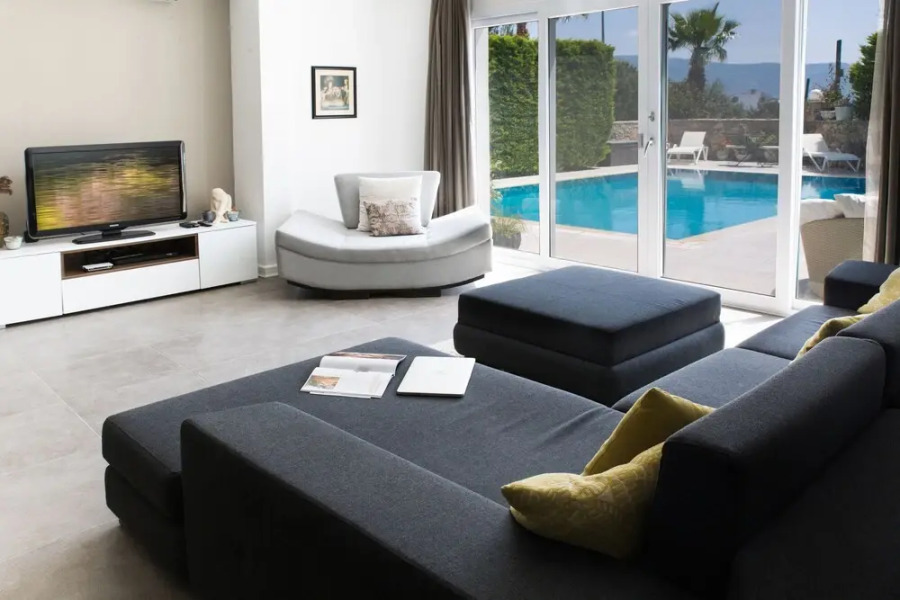 Important Group Villa Olivia