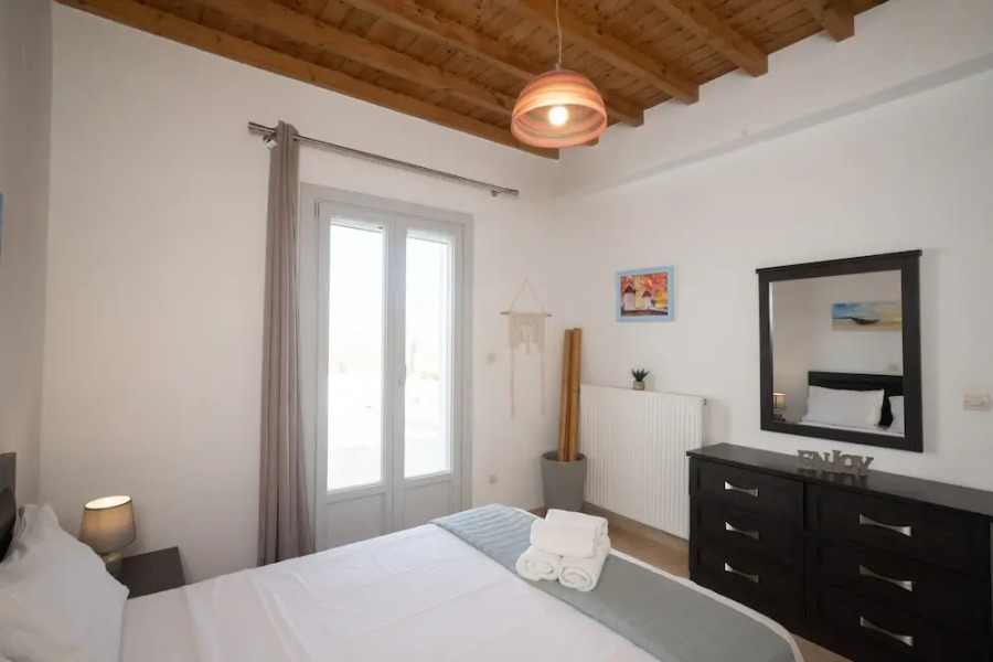 1 Bd Emerald Apt w Sparkling Shared Pool