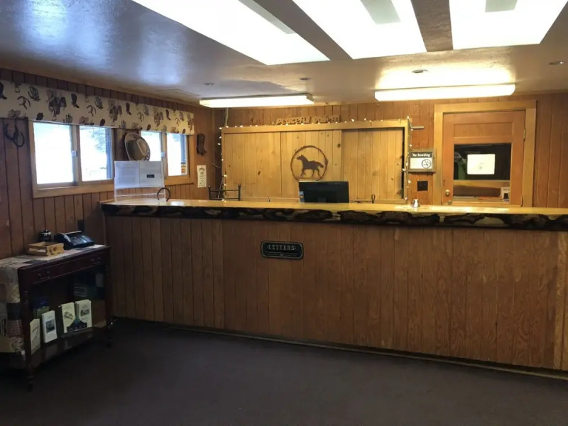 Riverside Lodge & Retreat