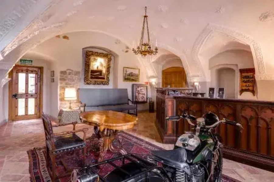 Zamek Karpniki Schloss Fischbach