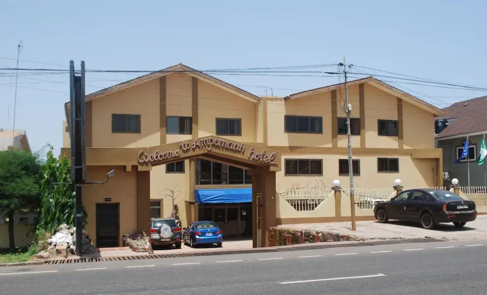 Ampoma Hotel