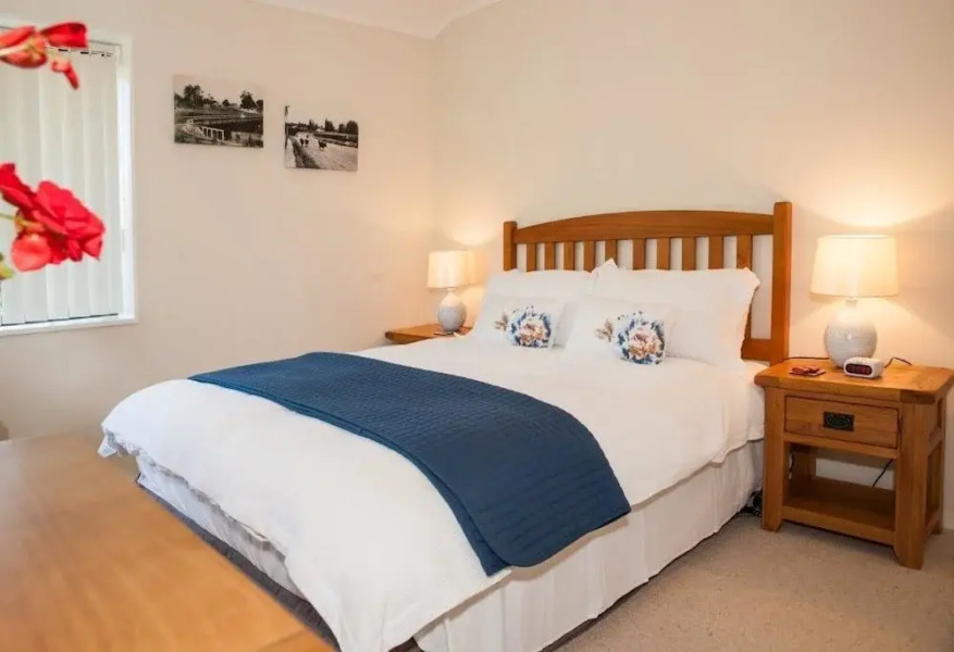 Abundante B&B on 8 Marlowe