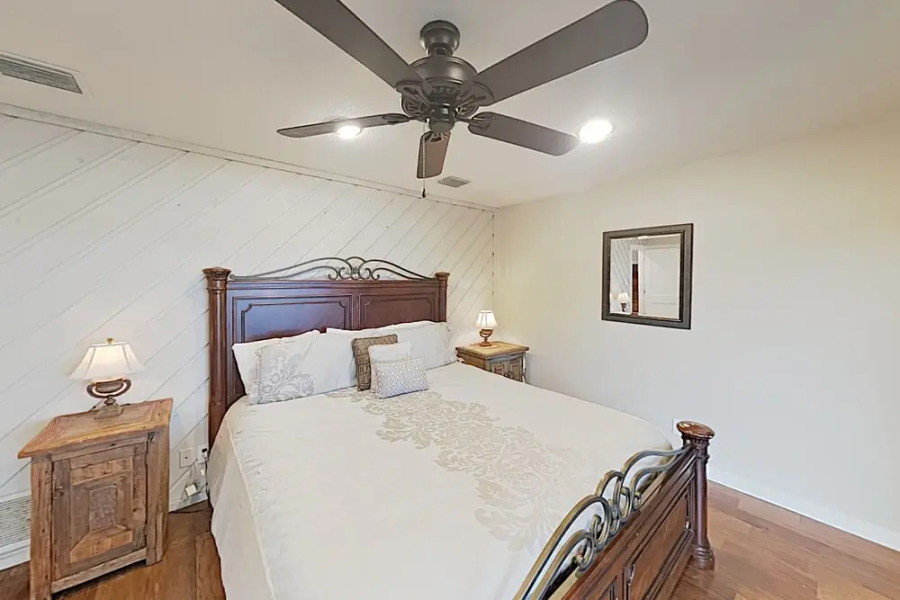 3BR 2BA Lake Travis Waterfront with Boat Launch by RedAwning