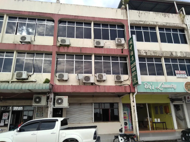 OYO 90376 Centre Point Hotel