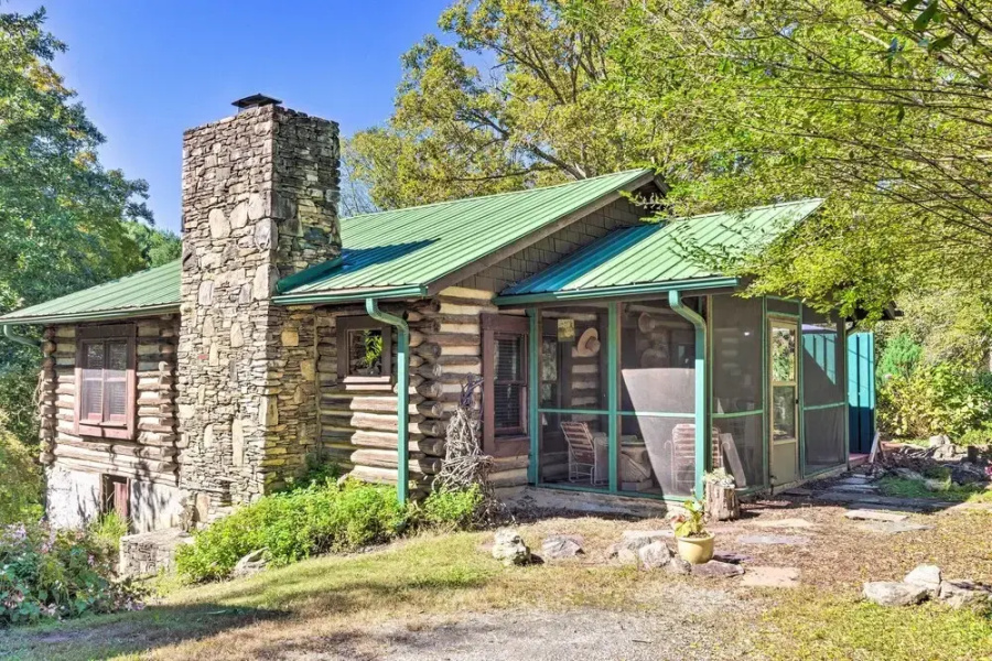 Rustic-yet-cozy Cabin w/ Patio, 12 Mi to Asheville