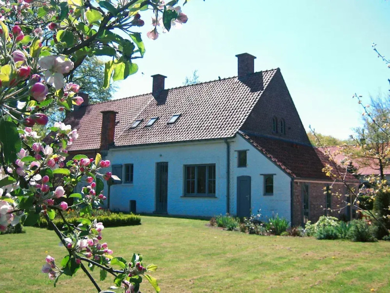 Luxurious Holiday Home in Wingene With Forest Near