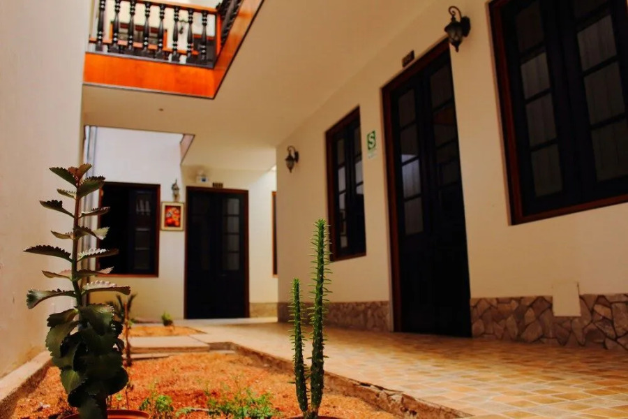 Colonial Plaza Hotel