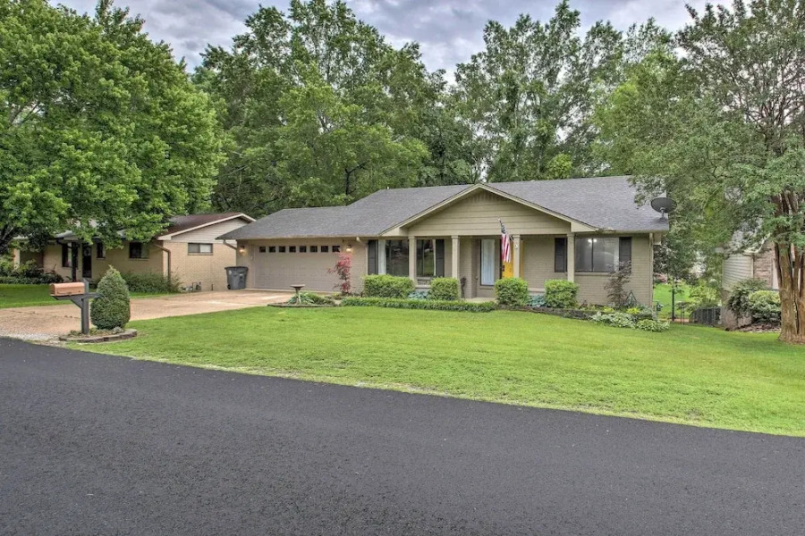 Waterfront Retreat w/ Boat Dock in Hot Springs!