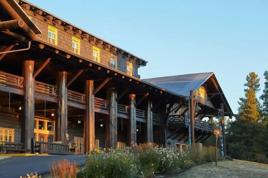 Glacier Park Lodge